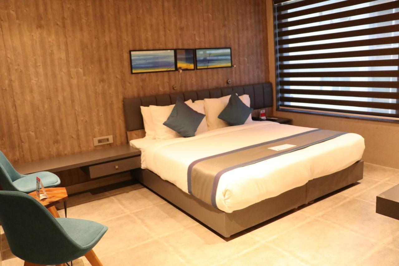 The Soni'Otel Hāora Екстериор снимка
